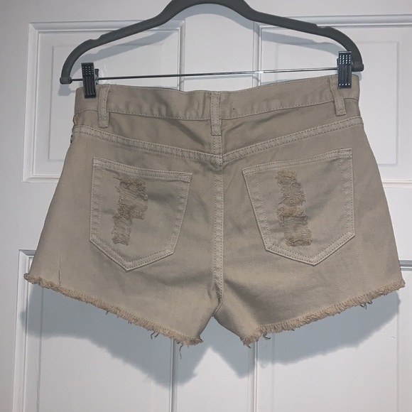Forever 21 Khaki Studded Distressed Cut Off Denim Shorts Size 28 - Picture 6 of 8